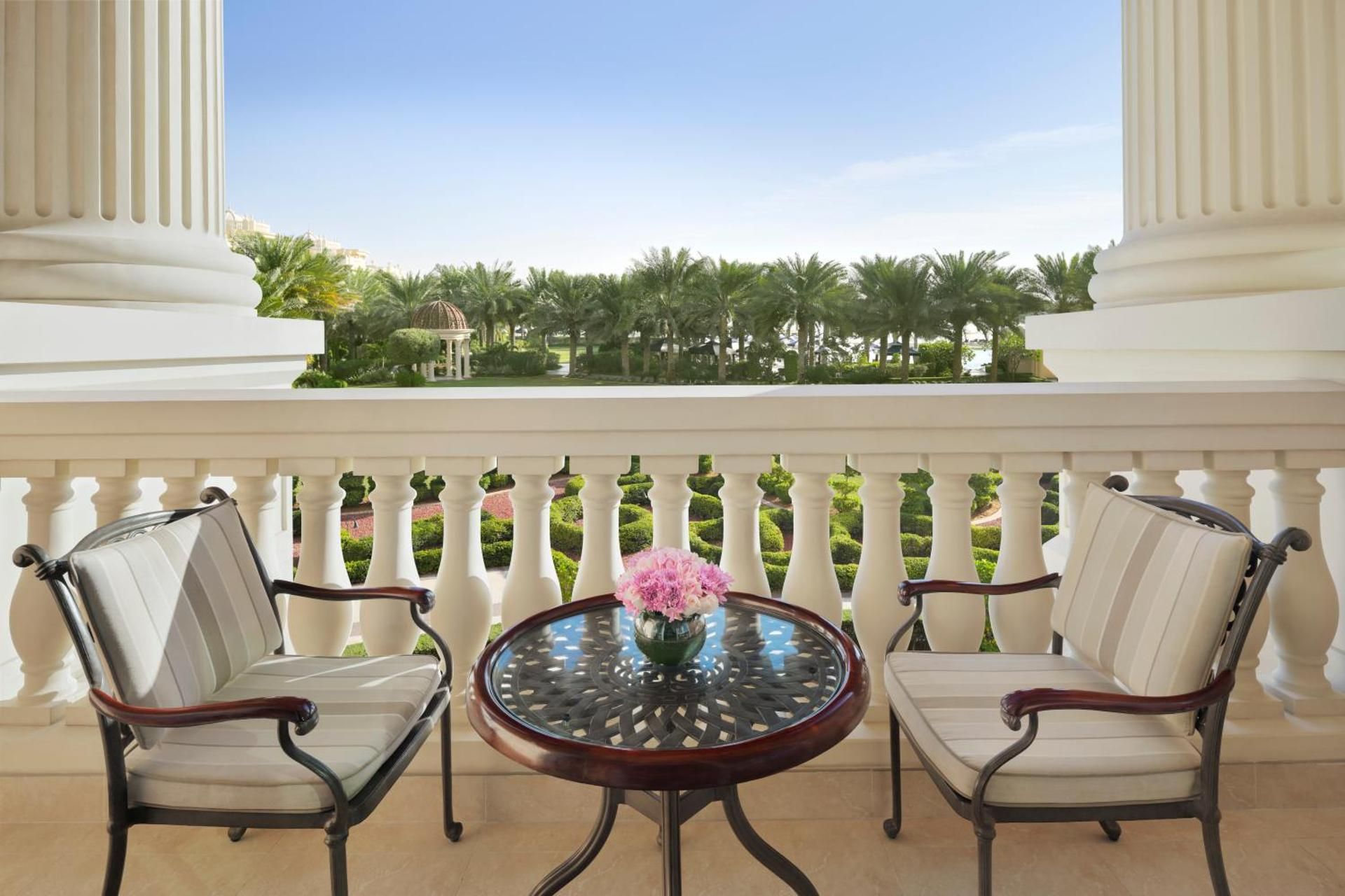 Duplex Suite With Club Lounge Access