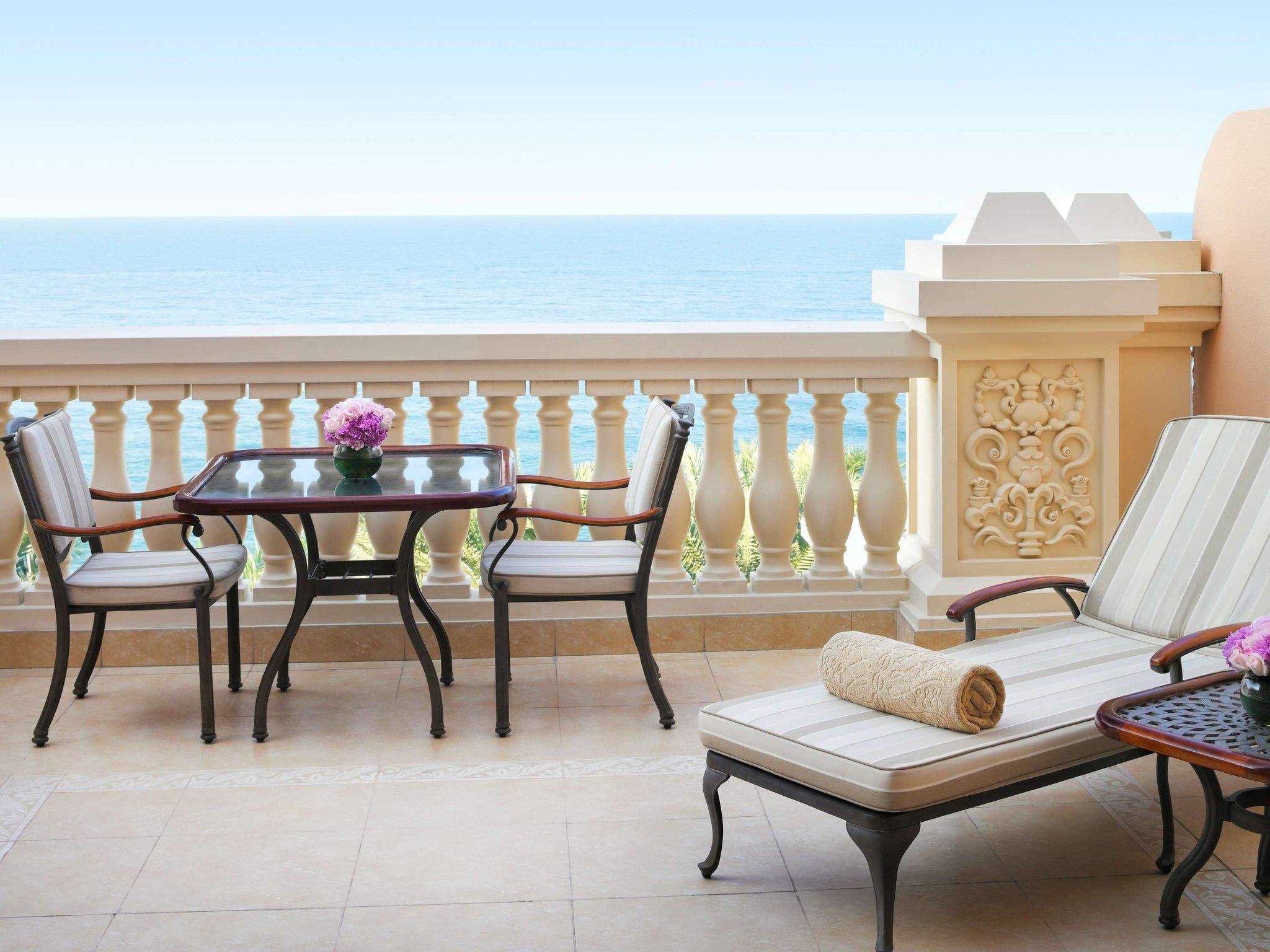 Signature Suite Ocean With Balcony and Club Lounge Access