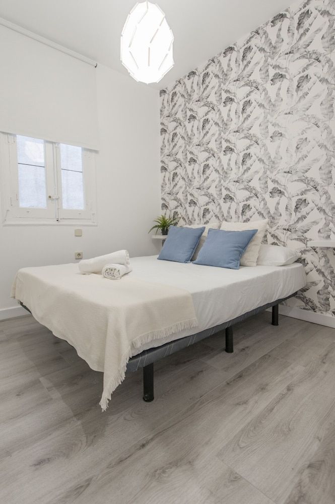 Chamberi Deluxe II Apartment, 3 Bedrooms, Balcony 2