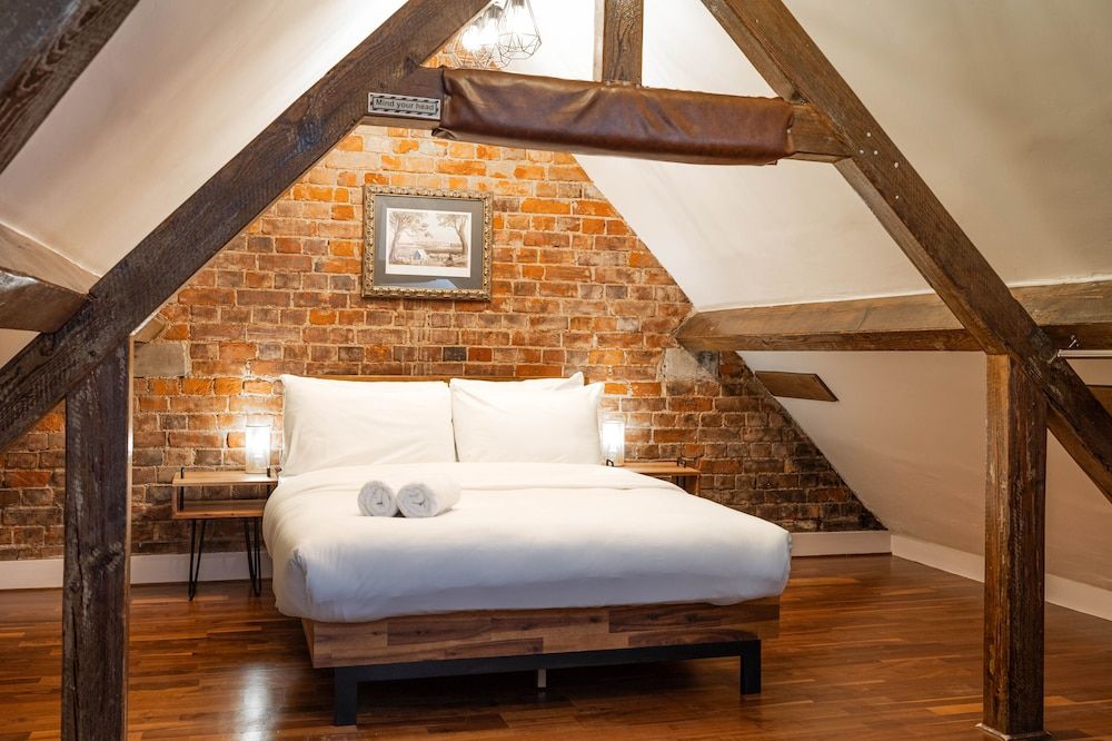 Standard Double Room, Shared Bathroom