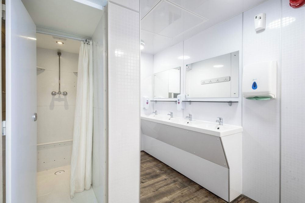 Palmers Lodge Swiss Cottage - Hostel Shared Dormitory, Mixed Double bedded Dorm for single or double occupancy (1 Double Bed in 9 Double 2