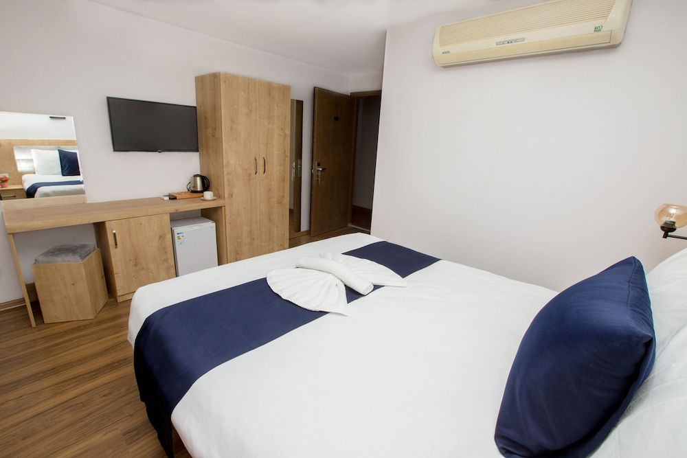 Golden Street Hotel Deluxe Double or Twin Room 10