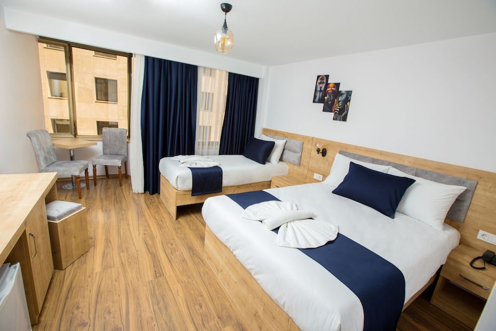 Golden Street Hotel Deluxe Triple Room 3