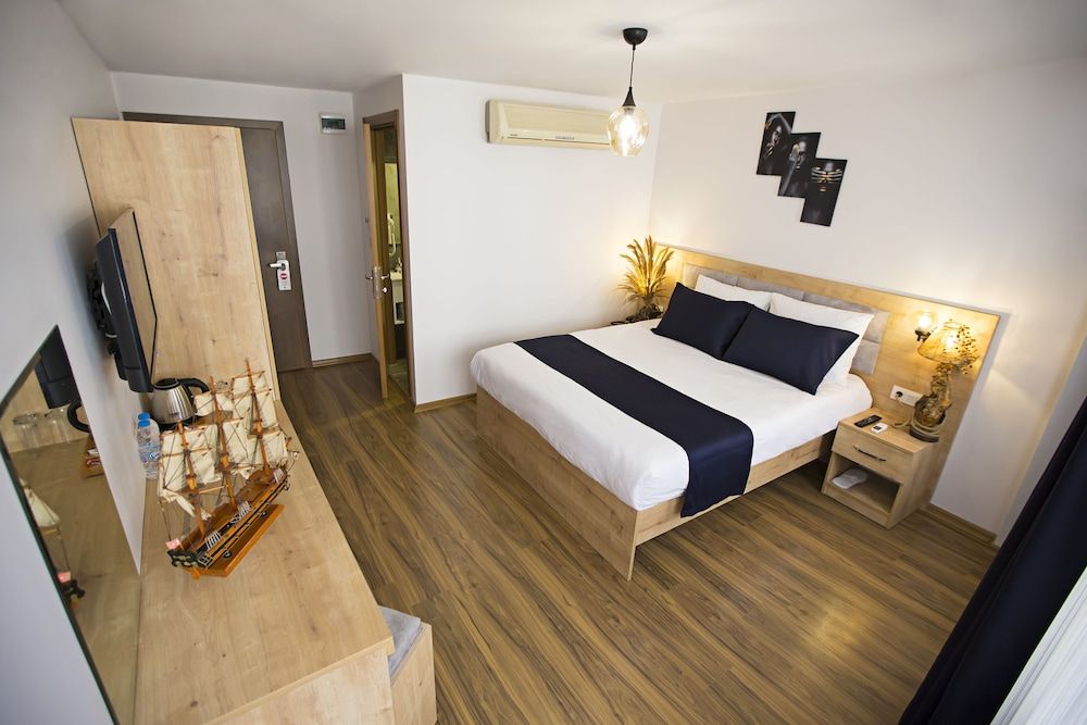 Golden Street Hotel Deluxe Double or Twin Room 14