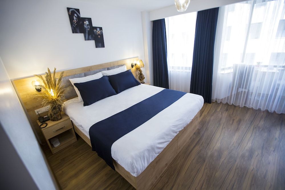 Golden Street Hotel Deluxe Double or Twin Room 12