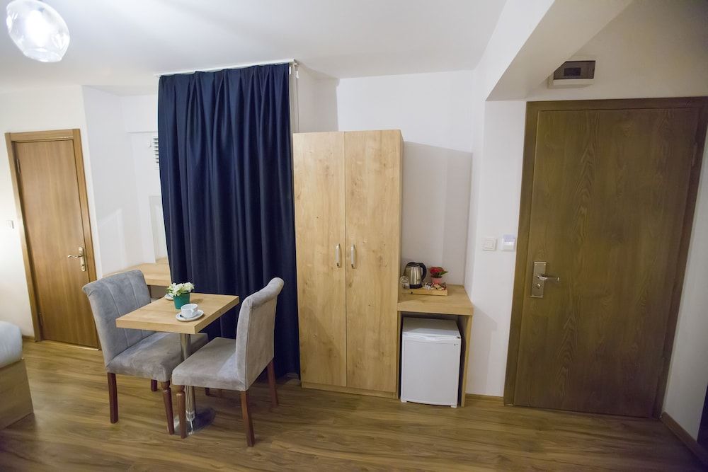 Golden Street Hotel Economy Triple Room 26