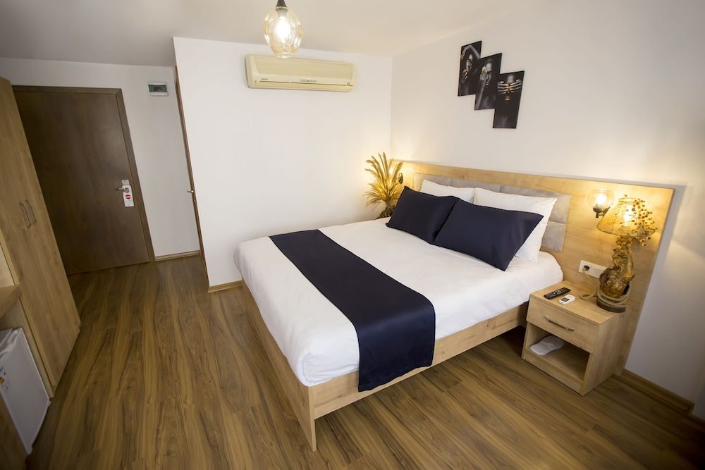 Golden Street Hotel Deluxe Double or Twin Room 13