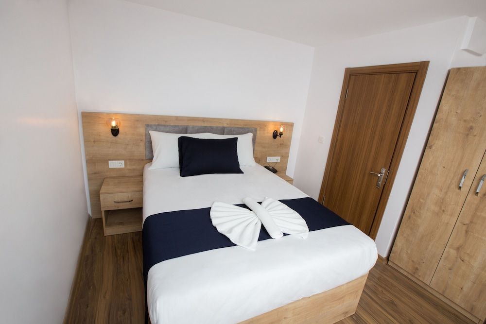 Golden Street Hotel Economy Triple Room