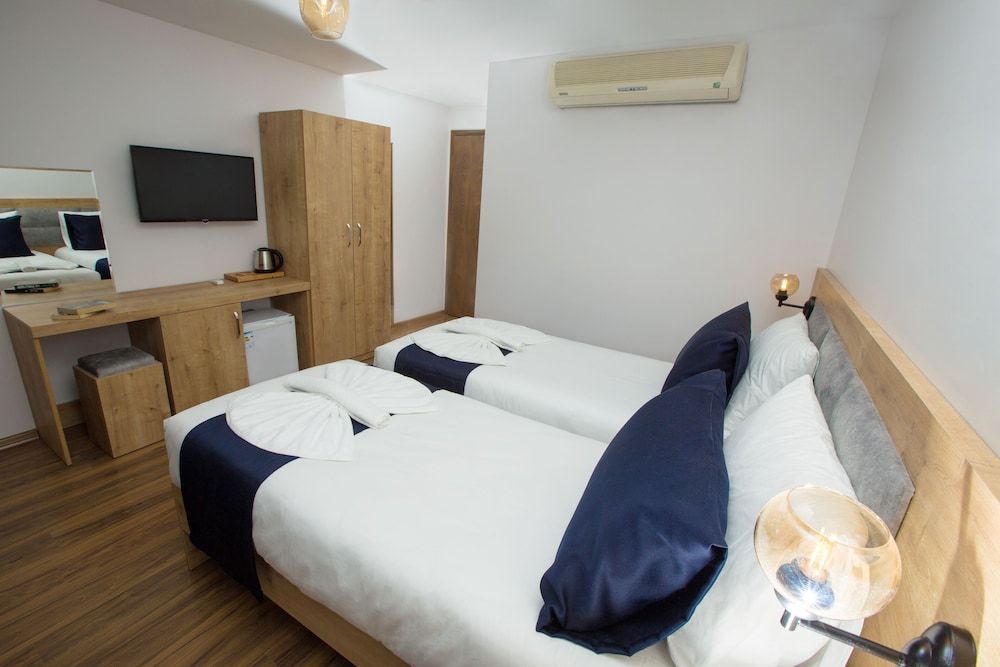 Golden Street Hotel Deluxe Double or Twin Room 6