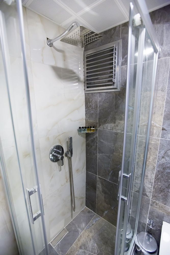 Golden Street Hotel Deluxe Triple Room 24