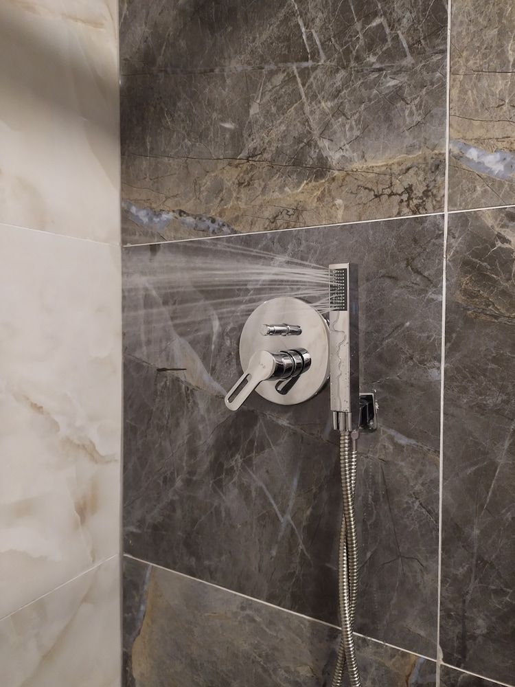 Golden Street Hotel Deluxe Triple Room 11