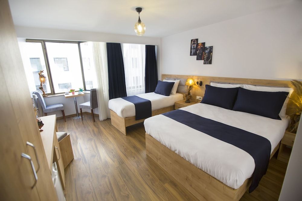 Golden Street Hotel Deluxe Triple Room 6