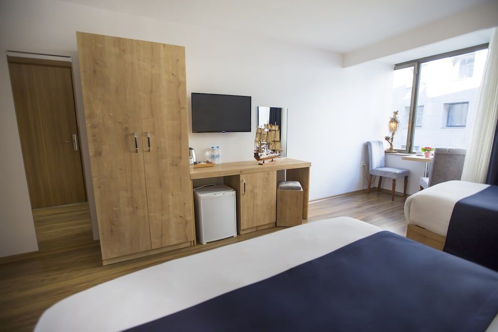 Golden Street Hotel Deluxe Triple Room 31