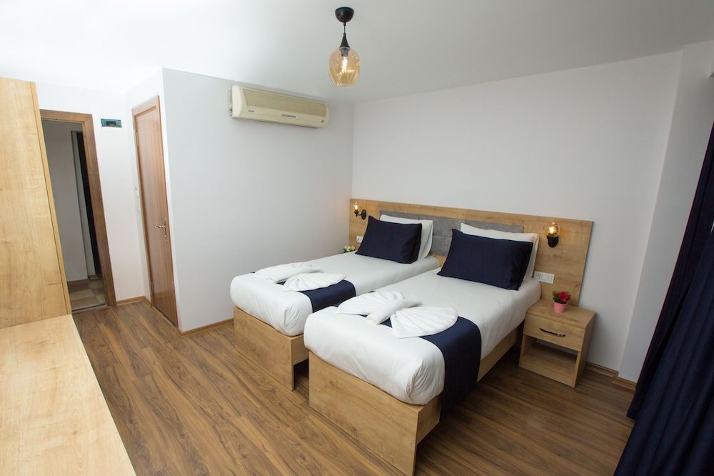 Golden Street Hotel Deluxe Double or Twin Room 4