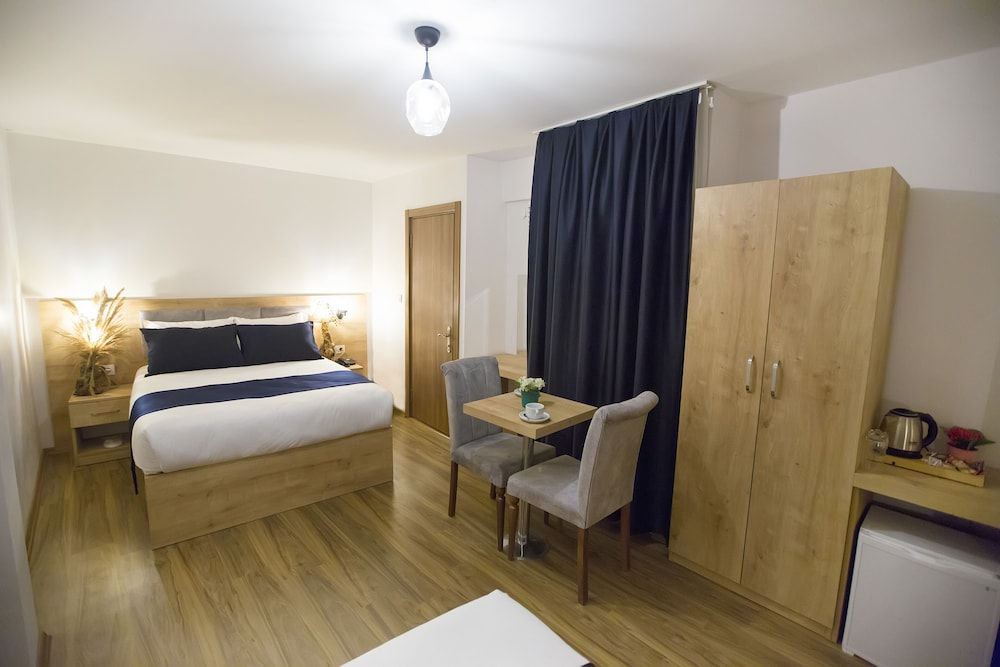 Golden Street Hotel Economy Triple Room 5