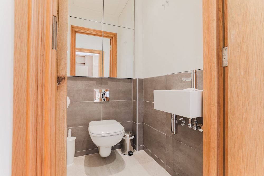 Monument by Excel Apartments Executive Apartment 14