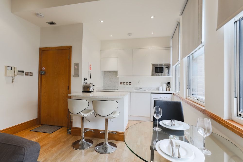 Monument by Excel Apartments Luxury Studio Suite 13