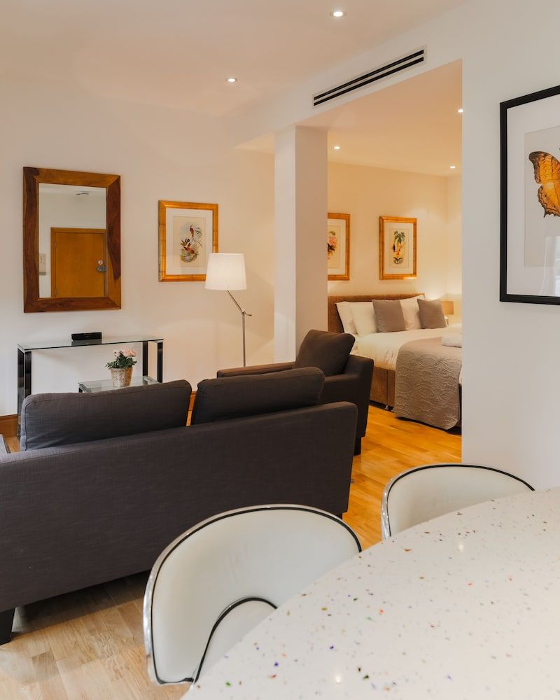 Monument by Excel Apartments Luxury Studio Suite 10