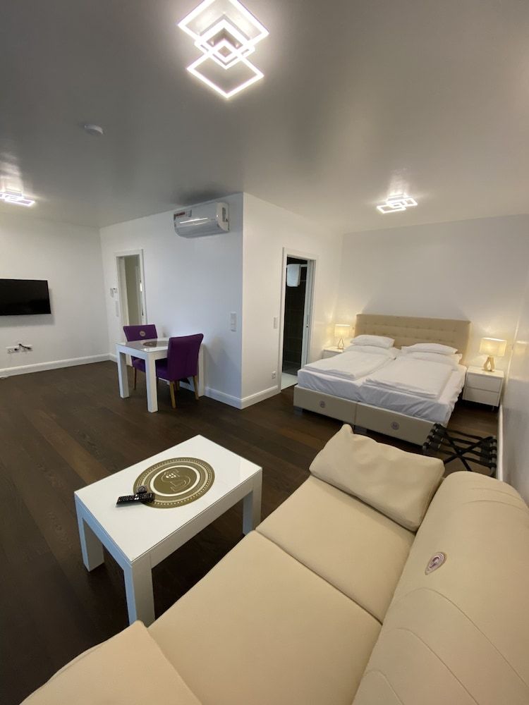 Steiner Residences Vorgartenstrasse Premium Studio, 1 Queen Bed, Balcony, Courtyard Area 5