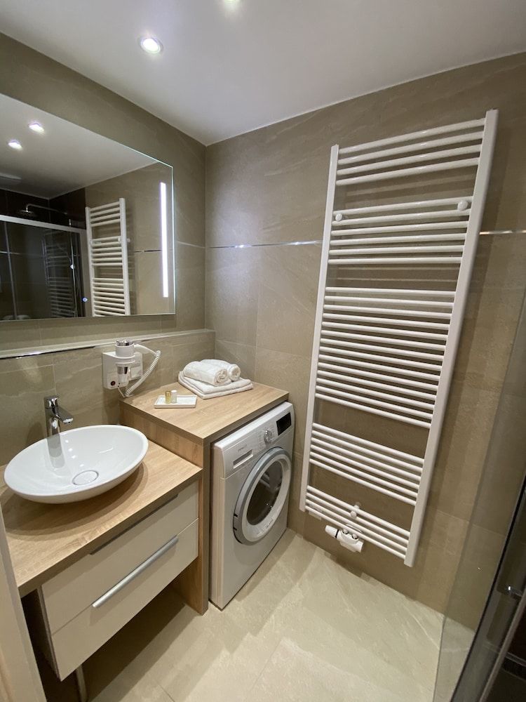 Steiner Residences Vorgartenstrasse Premium Studio, 1 Queen Bed, Balcony, Courtyard Area 14