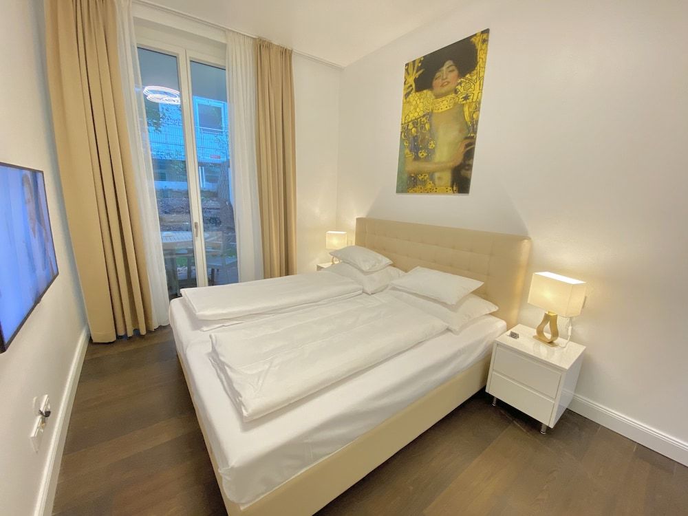Steiner Residences Vorgartenstrasse Family Apartment, 1 Queen Bed with Sofa bed, Patio, Garden View 2
