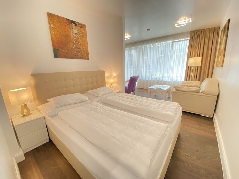 Steiner Residences Vorgartenstrasse Premium Studio, 1 Queen Bed, Balcony, Courtyard Area 3