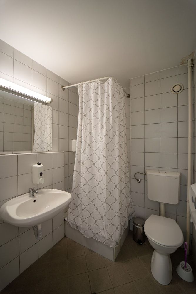 MP Hostel Budapest Standard Twin Room 4