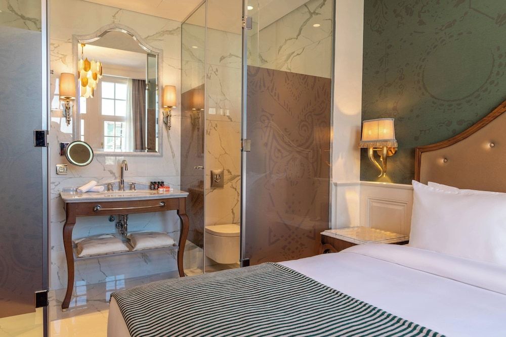 Orientbank Hotel Istanbul, Autograph Collection Deluxe Room, 1 King Bed 13