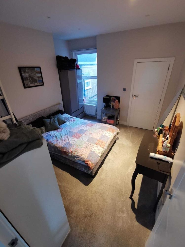 undefined Entire 1-bed Apartment in London Haringey , 3
