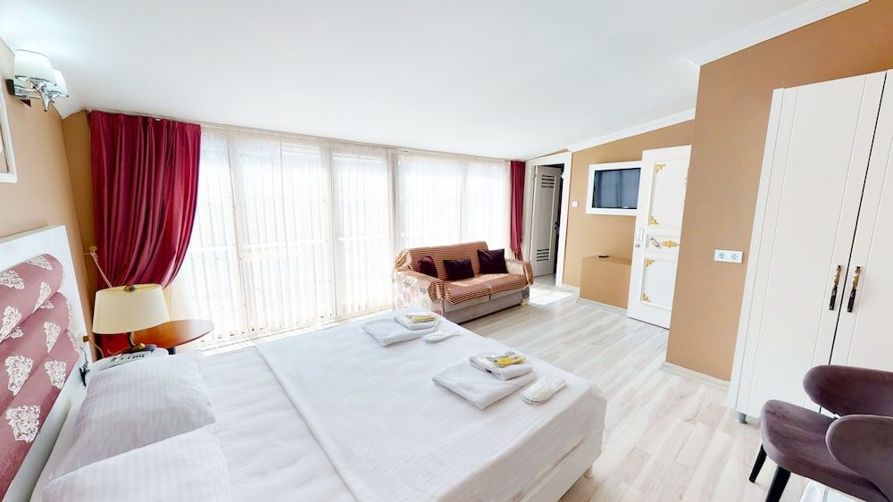 undefined The Wolf Hotel 6