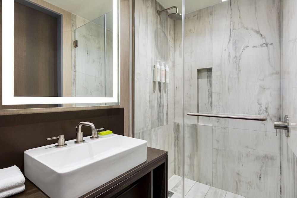 Le Meridien New York, Fifth Avenue Room, 1 King Bed, Non Smoking 7