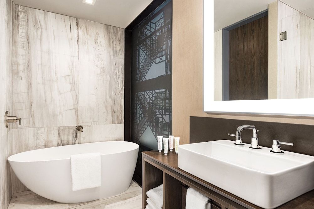 Le Meridien New York, Fifth Avenue Room, 1 King Bed, Non Smoking 6