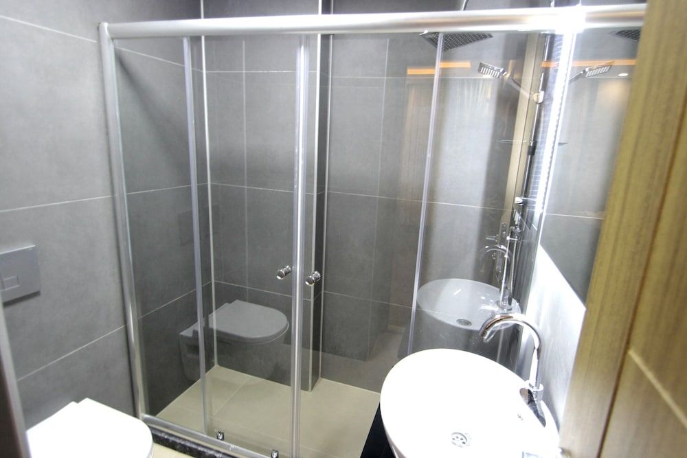 Hira Hotel Deluxe Double or Twin Room, Park View 5