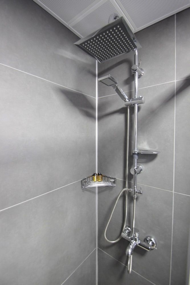 Hira Hotel Deluxe Double or Twin Room, Park View 9