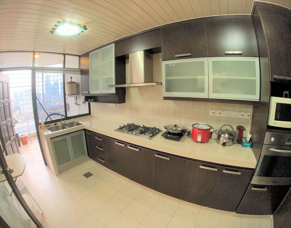 undefined Fahrenheit88 by Sarah's Lodge 10