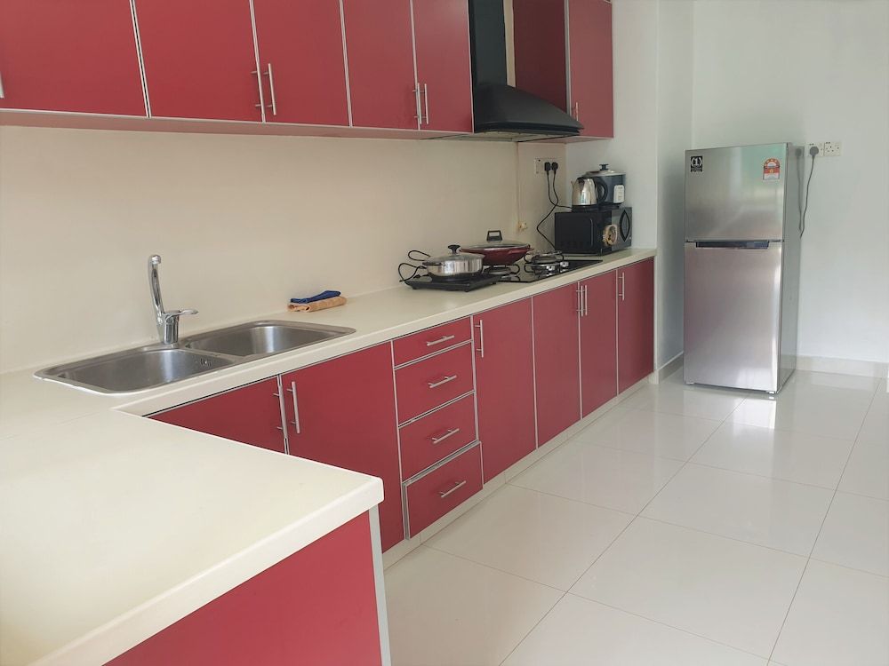 undefined Fahrenheit88 by Sarah's Lodge 7