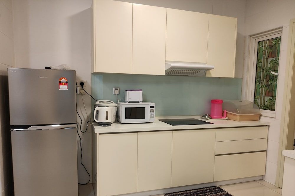 Crest Residence Apartment 8