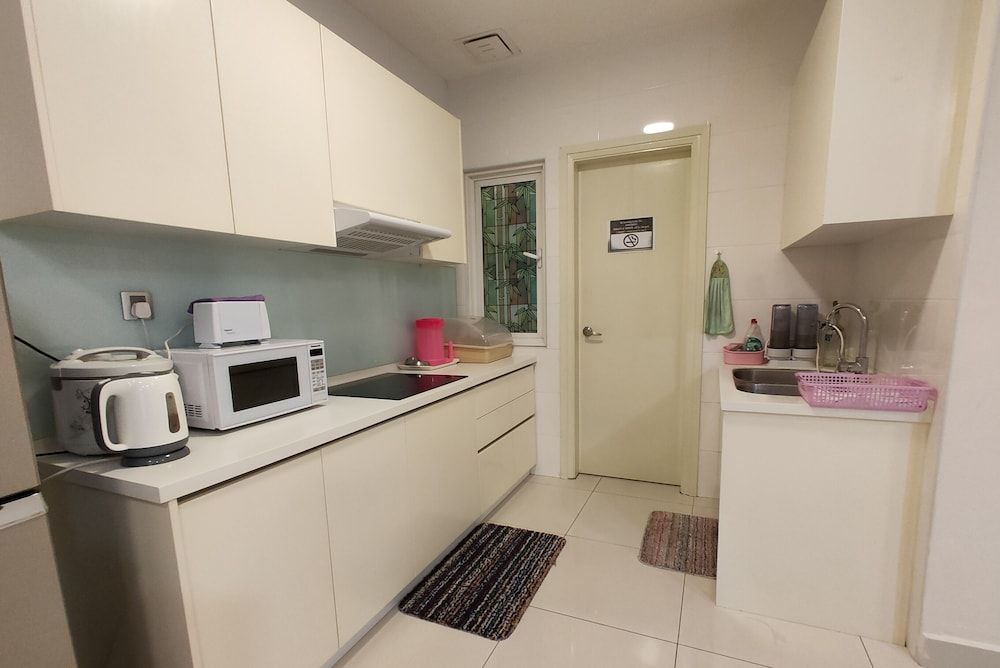 Crest Residence Apartment 9