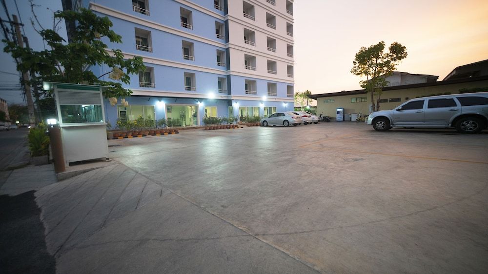undefined The Willing Hotel and Residence 7