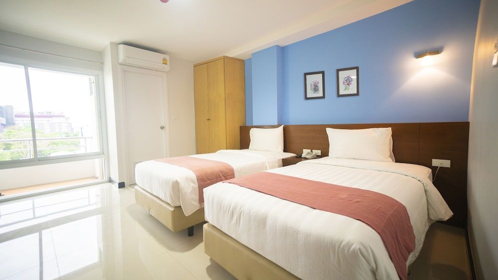 undefined The Willing Hotel and Residence 3