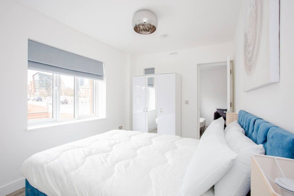 undefined Designer 2 Bedroom Apartment in West London 4