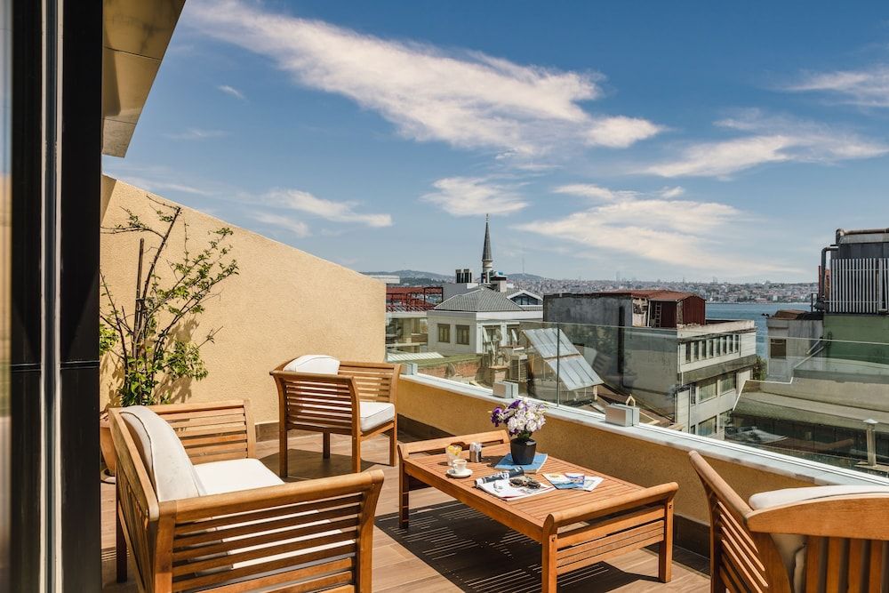 undefined Union Hotel Port 3