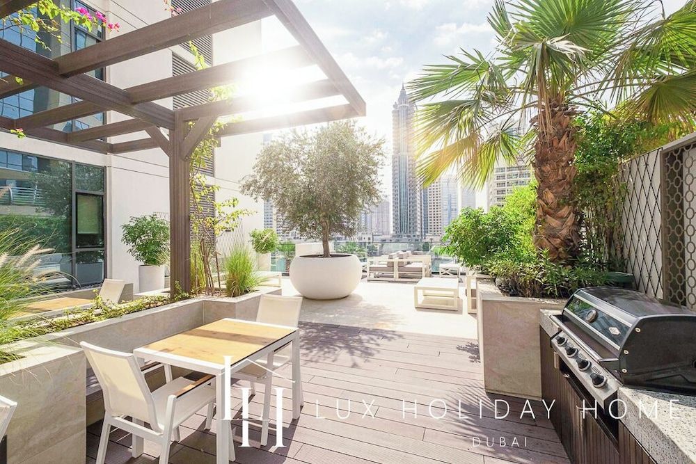 LUX Contemporary Suite Marina View 3