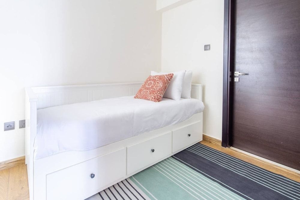 undefined Luxurious Living In This 2BR With Study in Downtown Dubai - Sleeps 5! 5