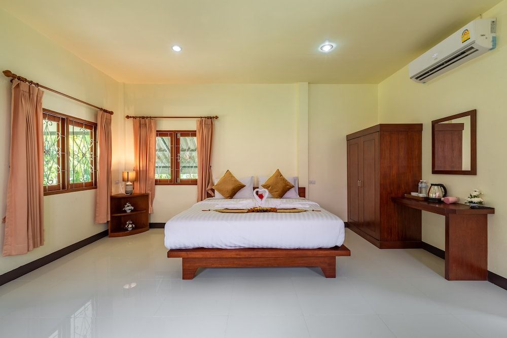 Green Garden House Deluxe Double Room, Non Smoking 3