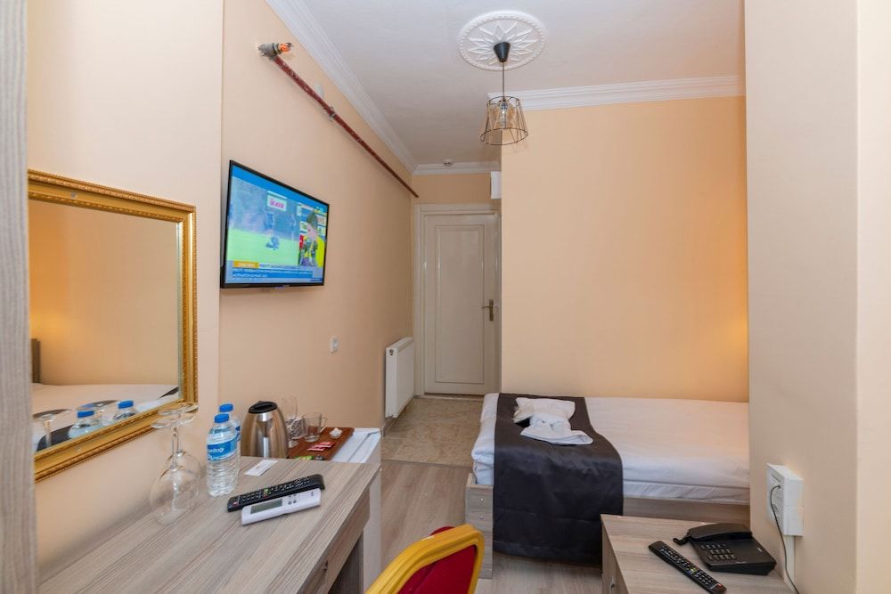 undefined Golden Flower 8