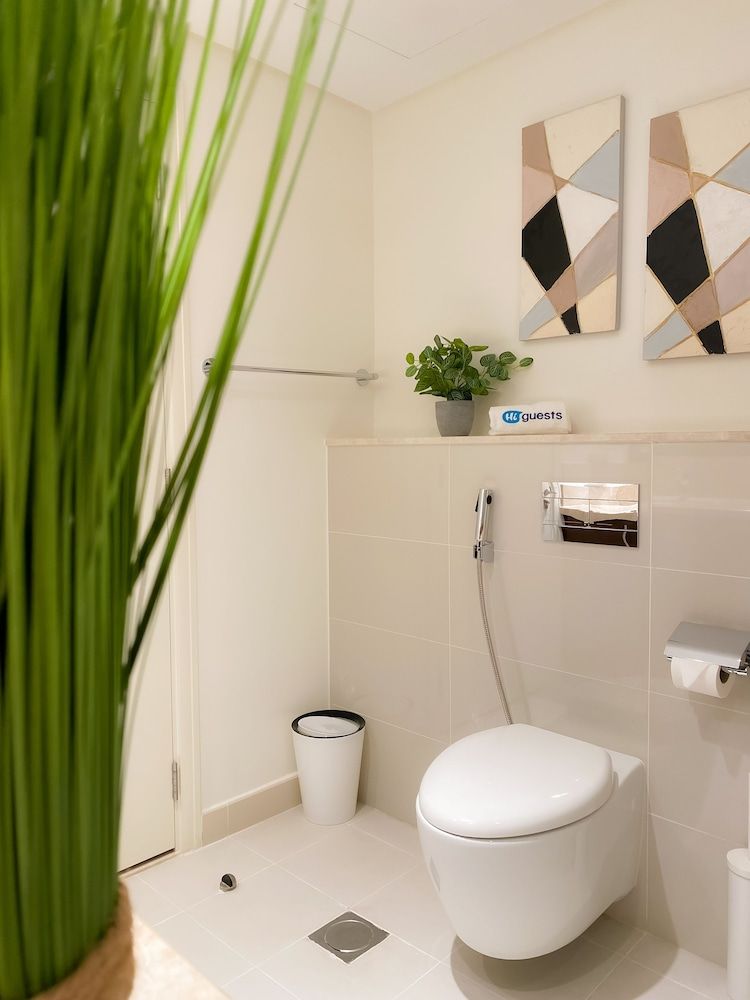 HiGuests - Boulevard Crescent Tower 2 Deluxe Apartment 13