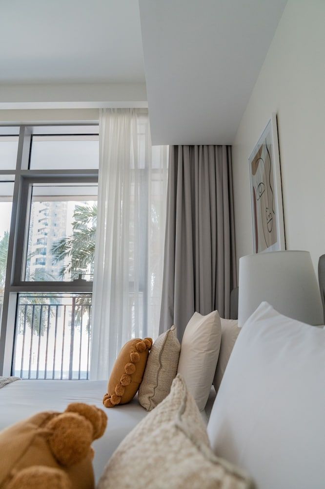 HiGuests - Boulevard Crescent Tower 2 Deluxe Apartment 16