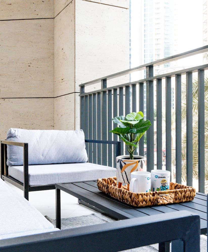 HiGuests - Boulevard Crescent Tower 2 Deluxe Apartment 11