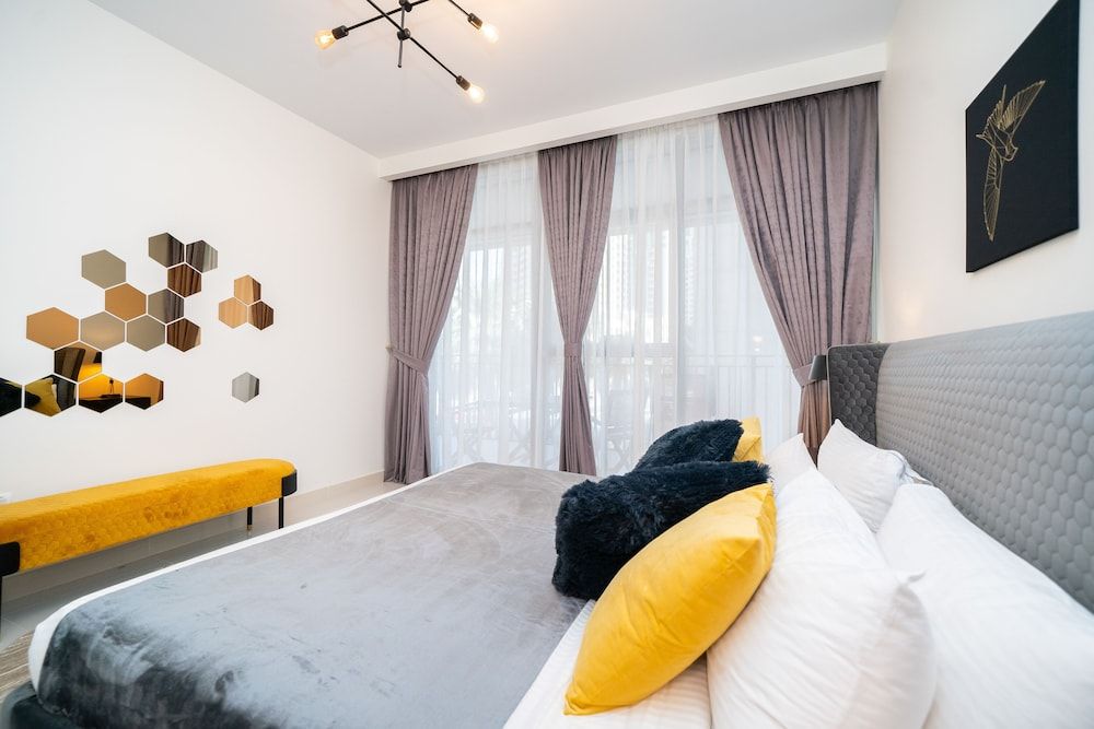 HiGuests - Boulevard Crescent Tower 2 Classic Apartment 6